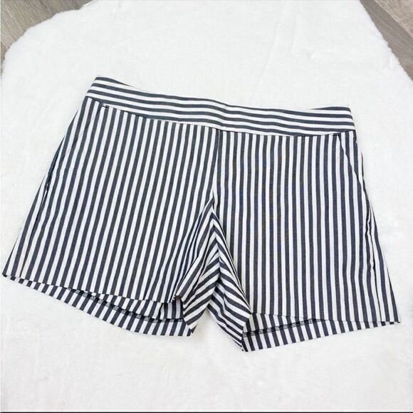 Express Striped Flat Front Shorts Black White 4 Mid Rise - Picture 1 of 8